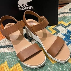 EUC Sorel Cameron Wedge Sandal sz 9 in Velvet Tan color